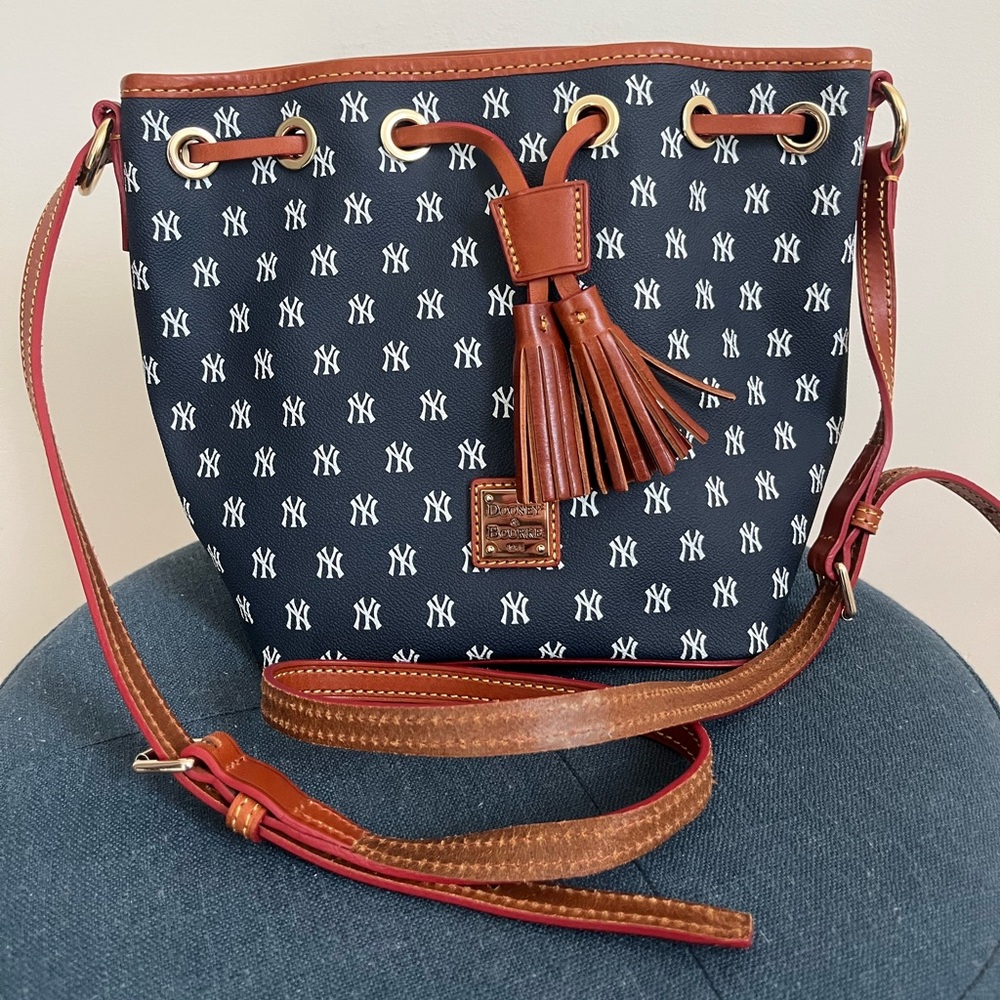 Rare Dooney & Bourke MLB New York Yankees Drawstring Bucket Bag Purse